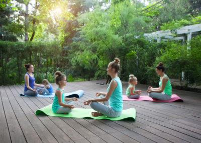 acampadas_en_familia_yoga